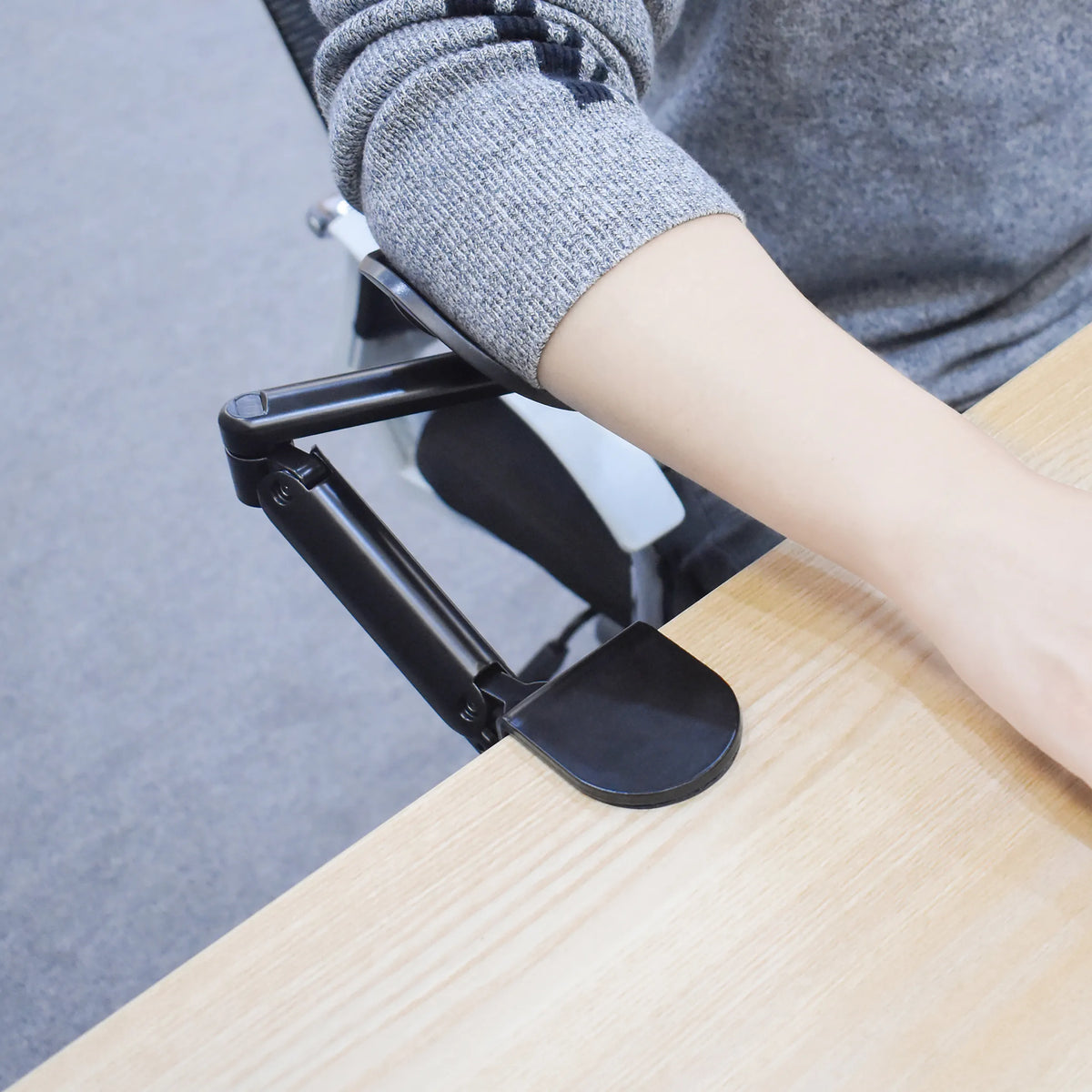 Sort RELEX RT1 armlæn til en kontorstol med ledmekanisme fra hjh OFFICE