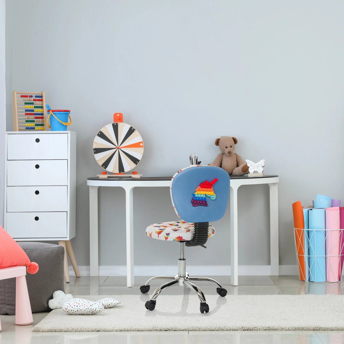 Snurrestol for barn KID BUBBLE med farverigt motiv og blåt ryglæn fra hjh OFFICE