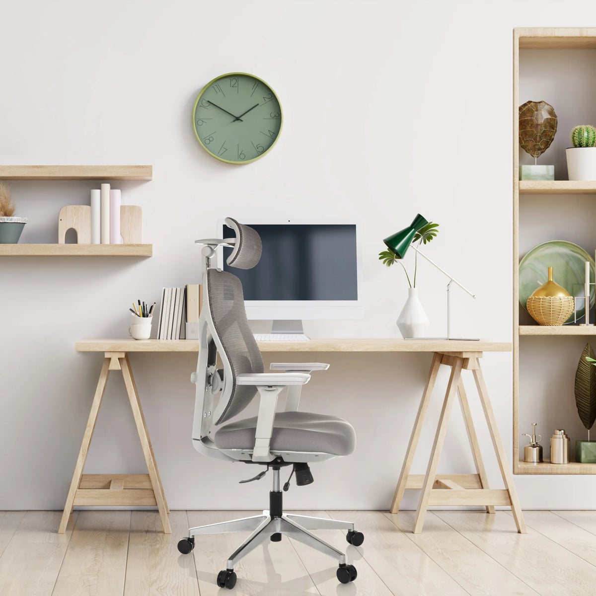 Grå High End kontorstol CASSILIS W med netryglæn og nakkestøtte fra hjh OFFICE