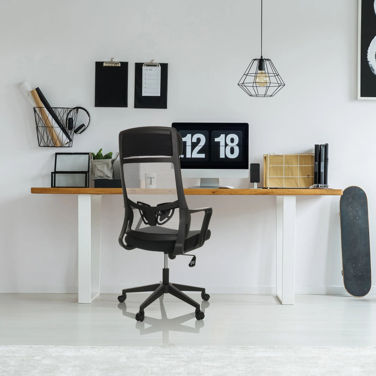 Sort Home Office kontorstol NEKEO med mesh-ryglæn og armlæn fra hjh OFFICE
