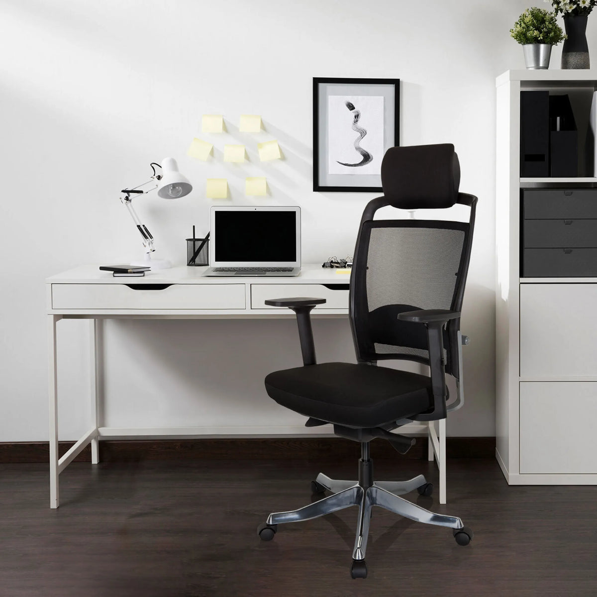 Sort Professionel kontorstol IKAST I med netryglæn, nakkestøtte og armlæn fra hjh OFFICE