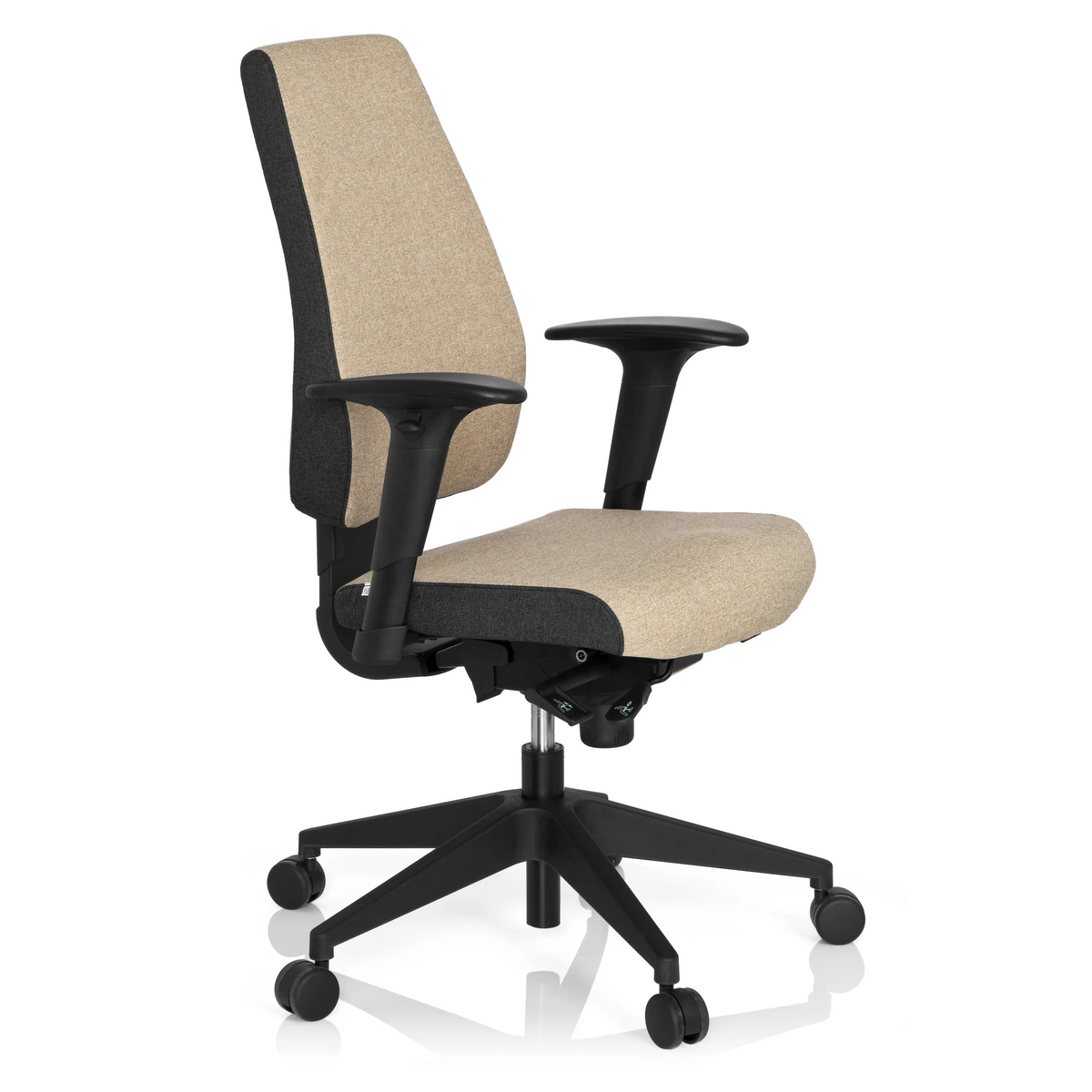 Beige Professionel kontorstol PRO-TEC 500 med armlæn og et sort femstjernet understel med hjul fra hjh OFFICE – 360-graders visning (skråt forfra 60°)