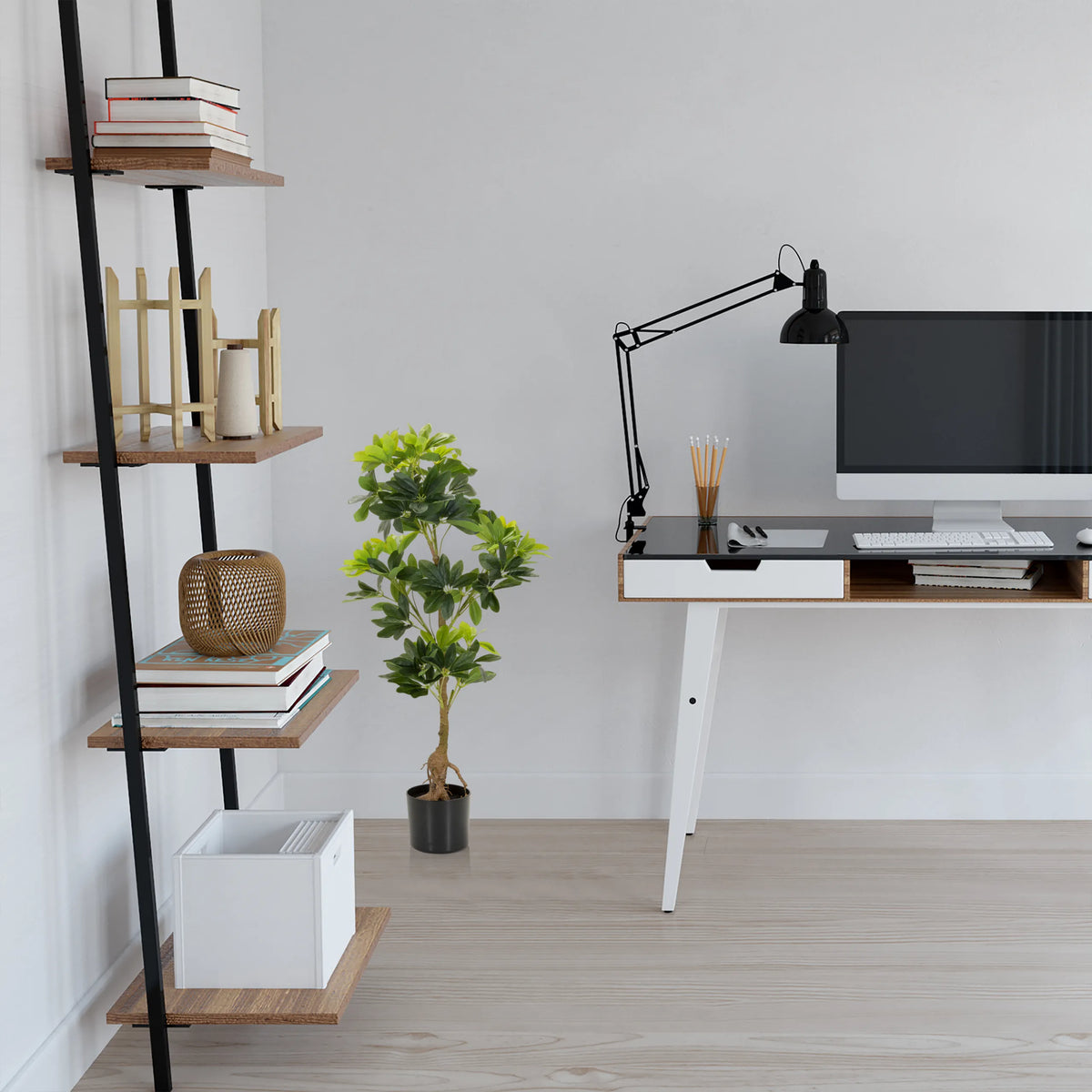 Kunstig plante SCHEFFLERA i grøn farve med en sort plantekrukke i et rum fra hjh OFFICE