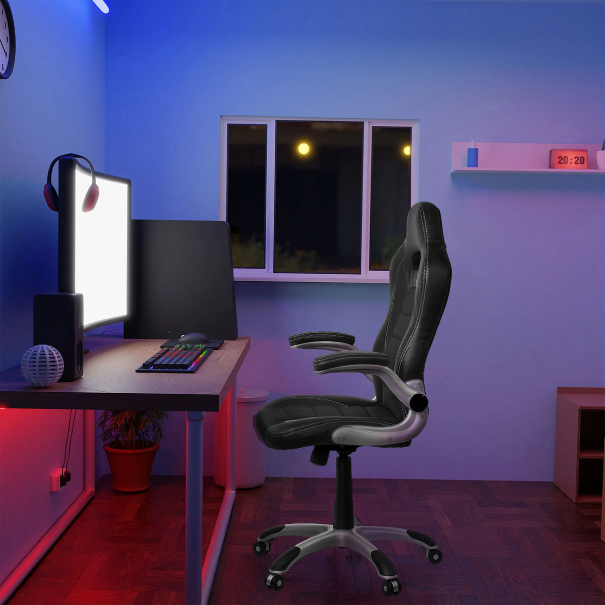 Sort GAME SPORT spillestol med armlæn ved et skrivebord i et oplyst rum fra hjh OFFICE