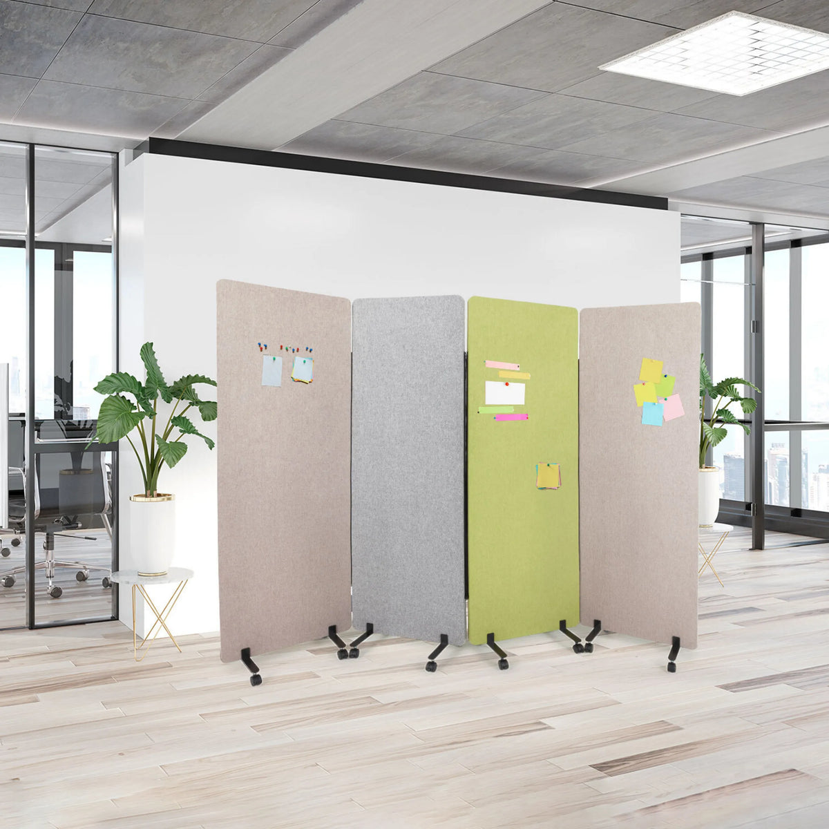 Mobile skillevægge FLEXMIUT i beige, mørkegrå og lysegrøn på hjul med noter fra hjh OFFICE