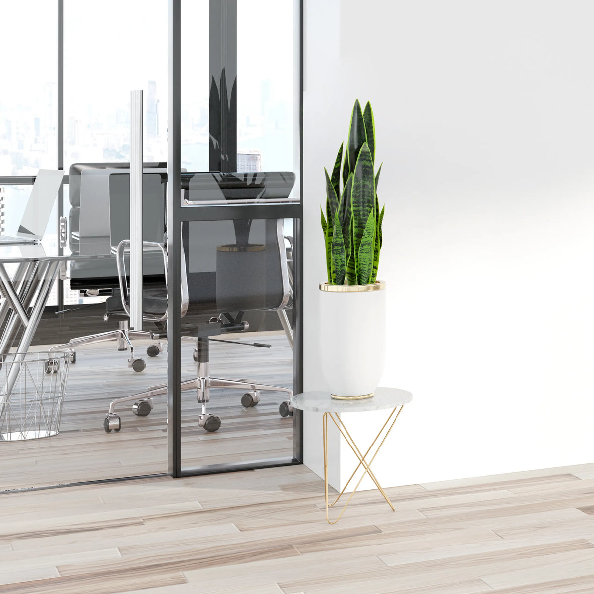 Grøn kunstige plante SANSEVIERIA i en hvid potte på et sidebord fra hjh OFFICE