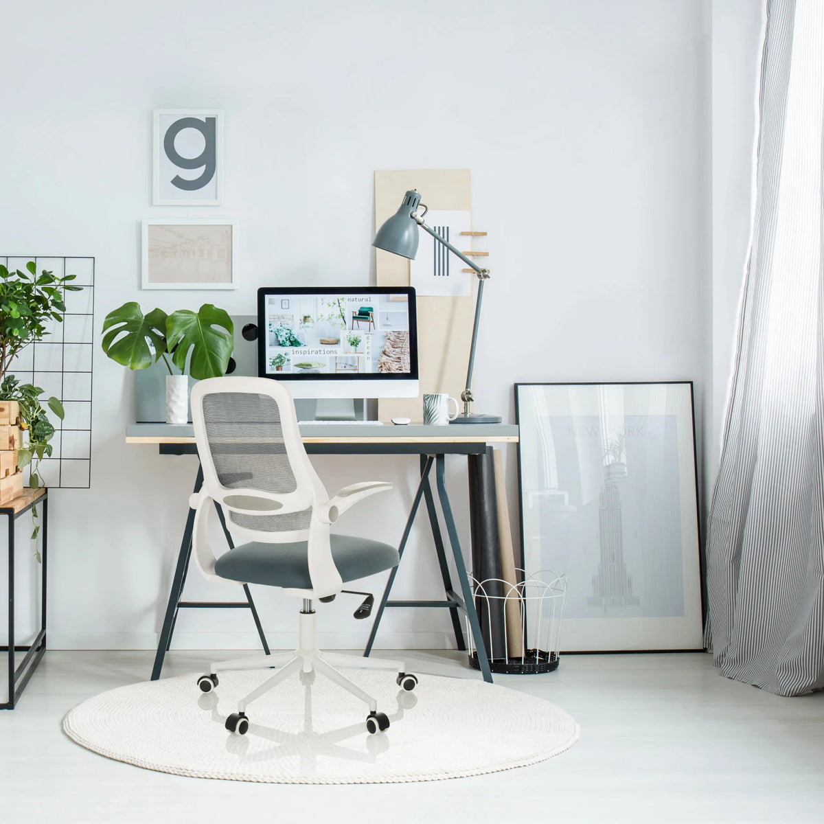 Home Office kontorstol MIKO W ECO i grå med netryglæn og hvide armlæn fra hjh OFFICE