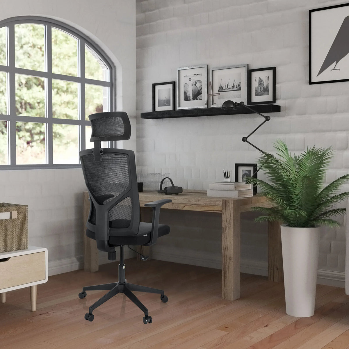 Sort Home Office kontorstol BRETON B med nakkestøtte og mesh-ryglæn fra hjh OFFICE