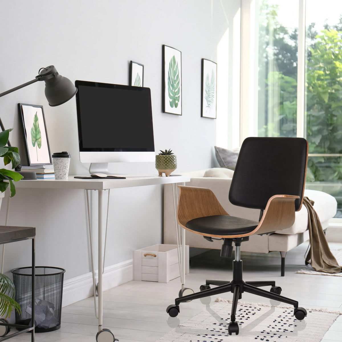 Sort Home Office kontorstol CENCA II med armlæn i træ og hjul fra hjh LIVING