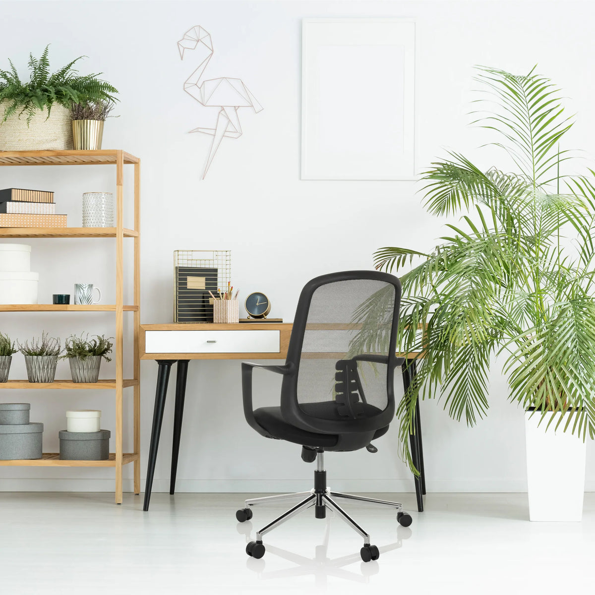 Sort Home Office kontorstol SEDIOLO B med netryglæn og armlæn fra hjh OFFICE
