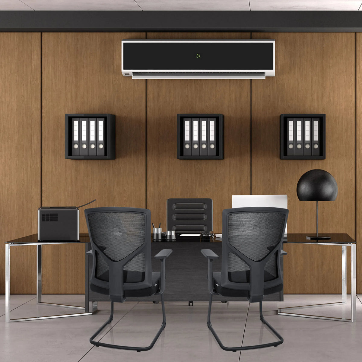 Zwei schwarze Freischwinger BRETON V B mit Netzrückenlehne und Armlehnen von hjh OFFICE