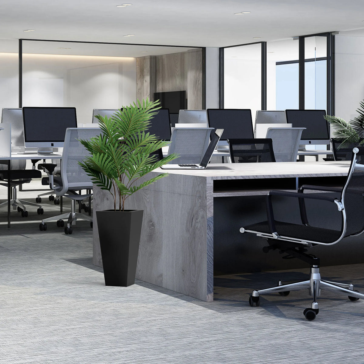 Grøn kunstige plante ARECA i en sort, kvadratisk plantekrukke fra hjh OFFICE