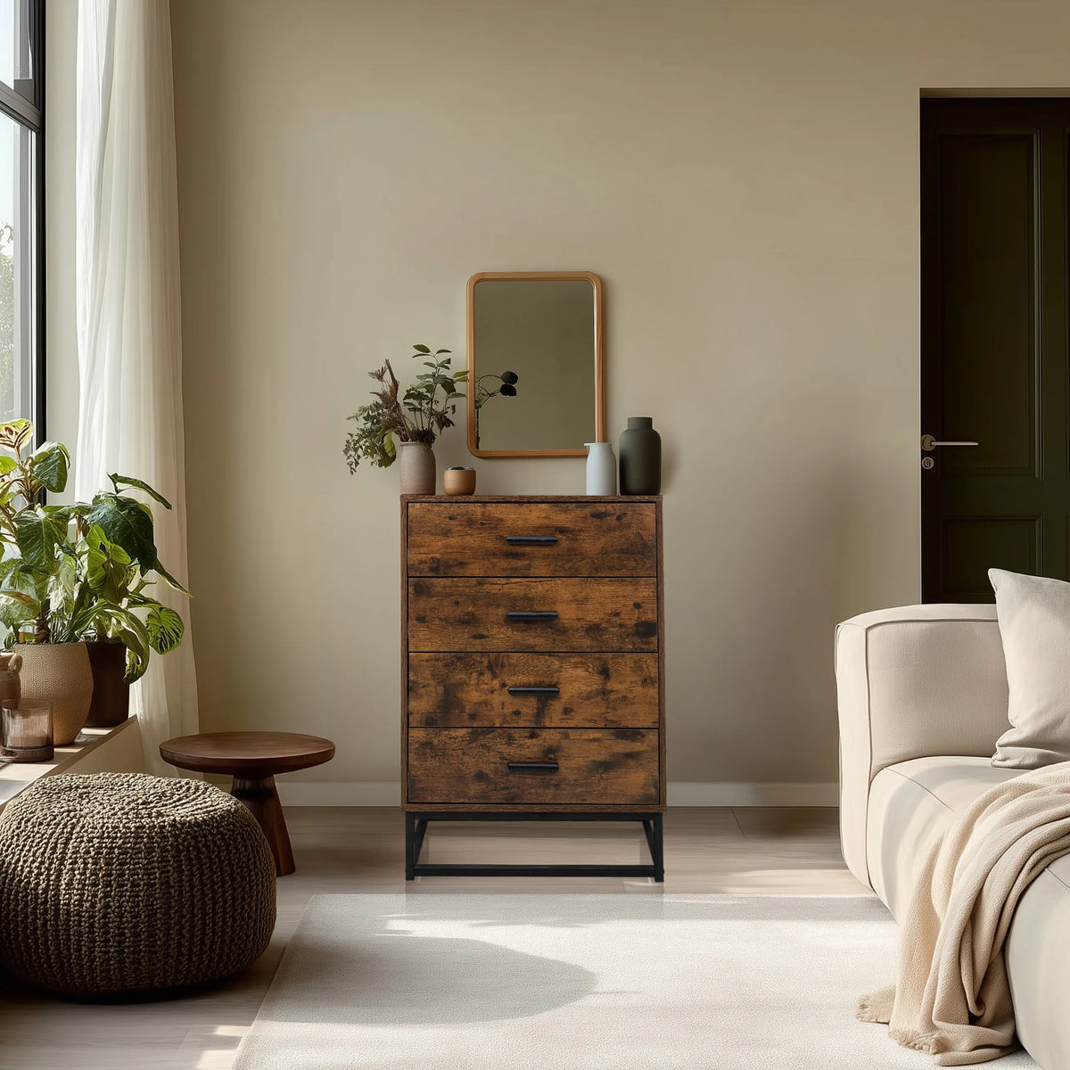 Brun Kommode VINSTRA med fire skuffer og sort metalstel fra hjh LIVING