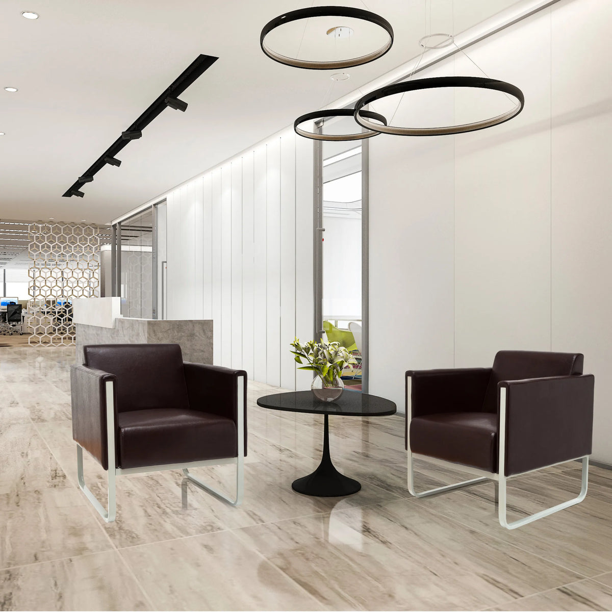 To brune ARUBA polstrede lænestole med sølvfarvede metalstel og et rundt sidebord fra hjh OFFICE