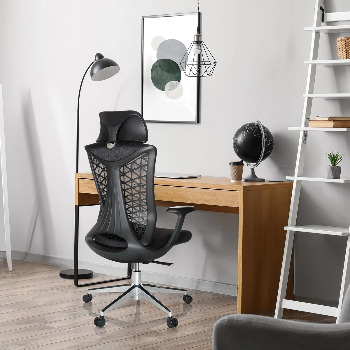 Sort Professionel kontorstol FALEO B med netryglæn og nakkestøtte fra hjh OFFICE