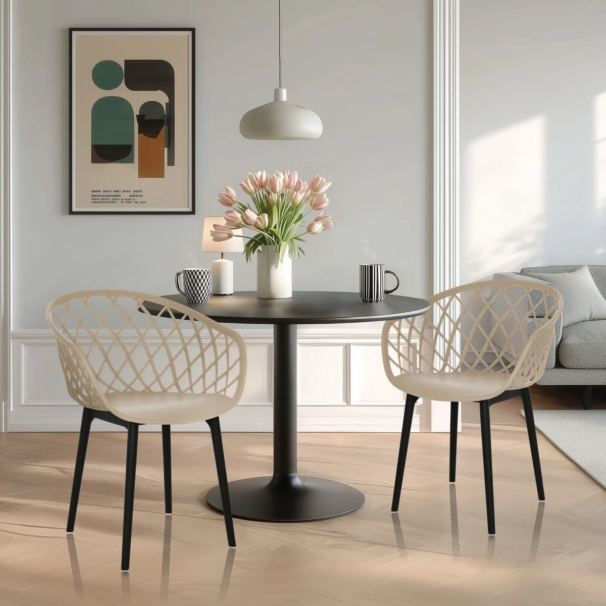 To beige BEGIO skalstole med netryg og sorte ben ved et rundt bord fra hjh OFFICE