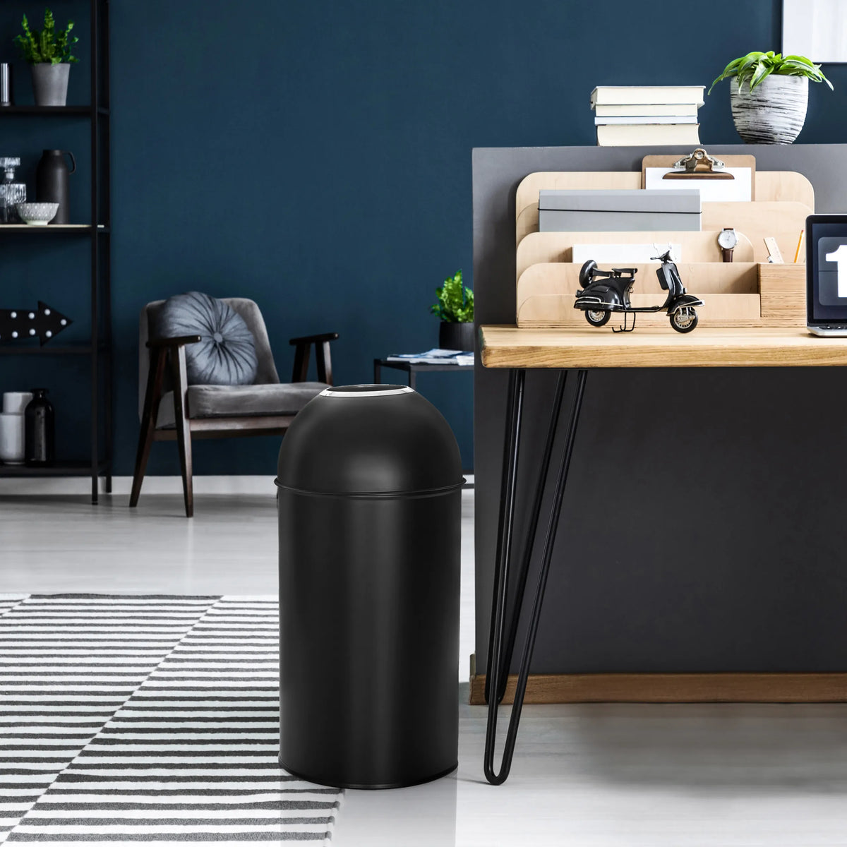 Sort Papirkurv CLEAN OR 50 med en kapacitet på 50 liter fra hjh OFFICE