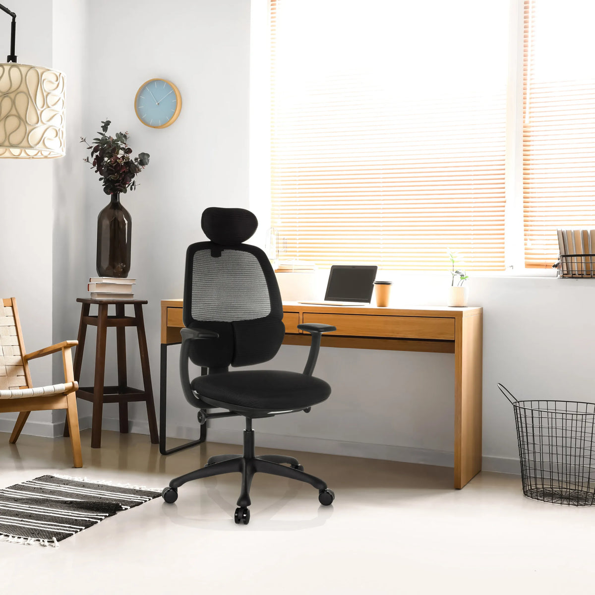 Sort Professionel kontorstol RI-COVER med mesh-ryglæn og nakkestøtte fra hjh OFFICE