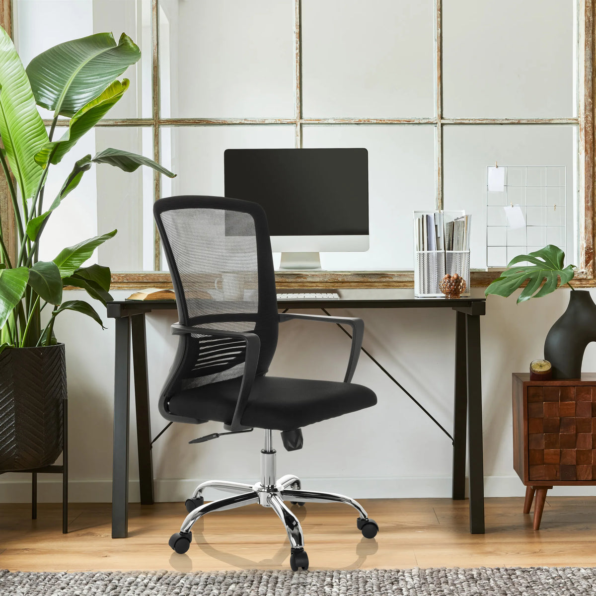 Home Office kontorstol STAR-TEC S i sort med netryglæn og stjernefod fra hjh OFFICE