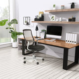 High End kontorstol FOUNTAINE PRO i sort med netryglæn foran et skrivebord fra hjh OFFICE