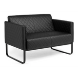 Sort loungesofa ARUBA BLACK som to-personers sofa med stikninger og meder fra hjh OFFICE – 360-graders visning (bagfra 180°)