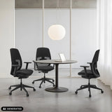Drei Profi-Bürostühle Skandis in Schwarz an einem runden Tisch von hjh OFFICE (KI-generiertes Bild)