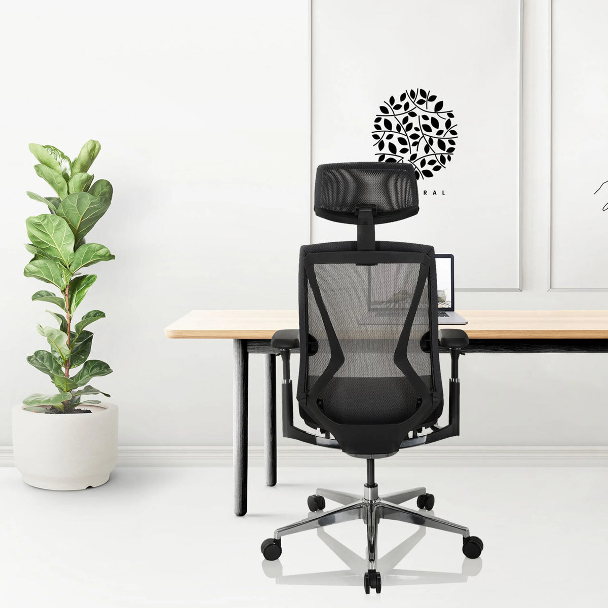 High End kontorstol INSPERO i sort med netryglæn og nakkestøtte fra hjh OFFICE