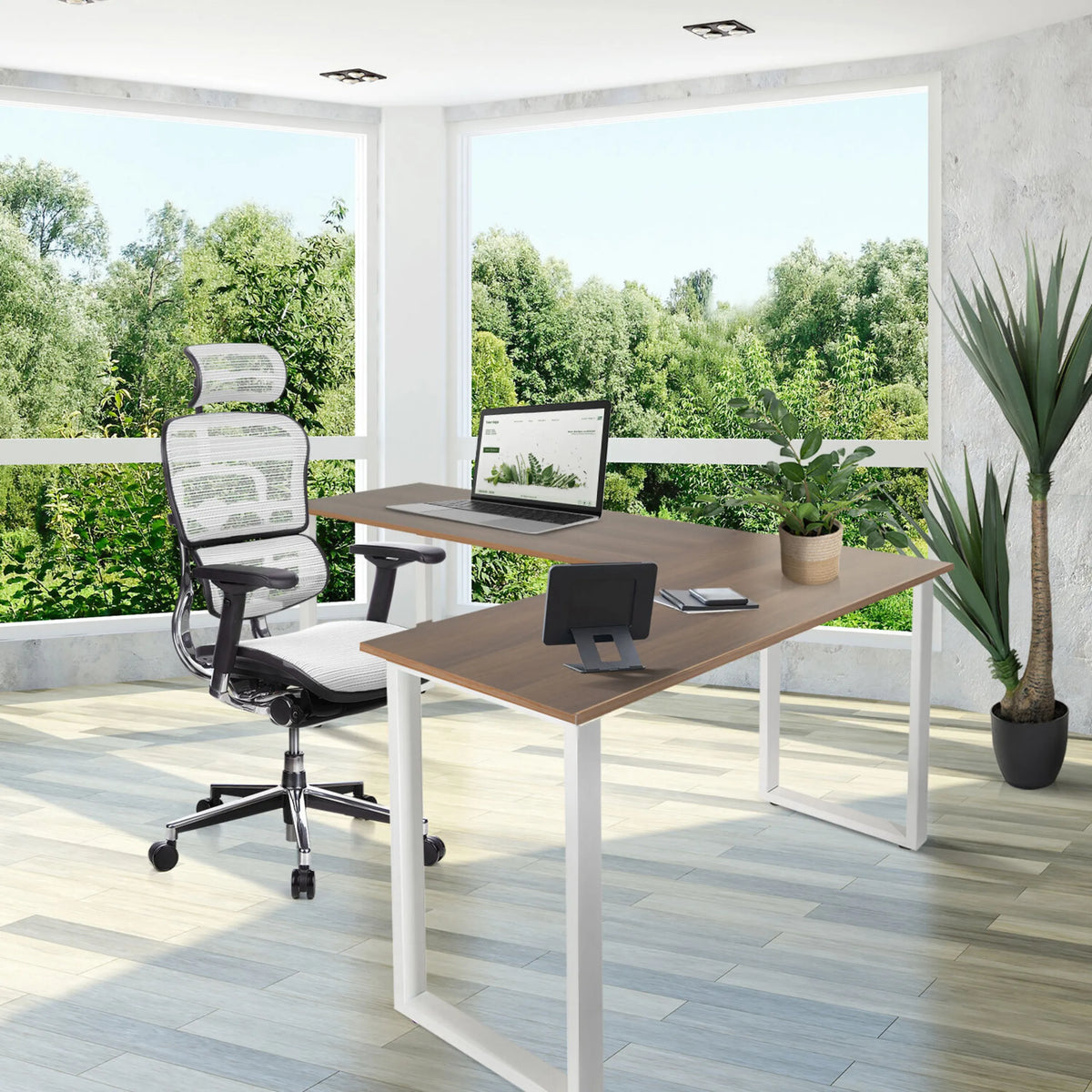 Hjørneskrivebord WORKSPACE BASIC I i valnød og hvid med hvidt understel fra hjh OFFICE