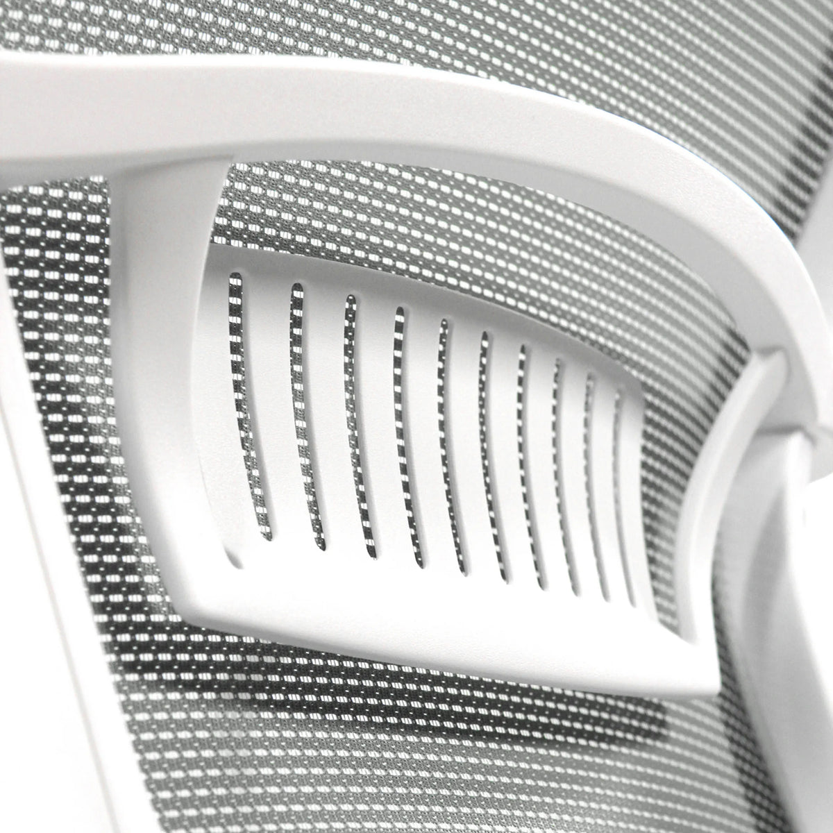 Hvid ryglænstøtte med ventilationsslidser på Home Office kontorstol ESTRIA fra hjh OFFICE