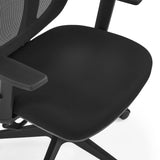 Sort sæde og armlæn på den professionelle kontorstol Filaro fra hjh OFFICE