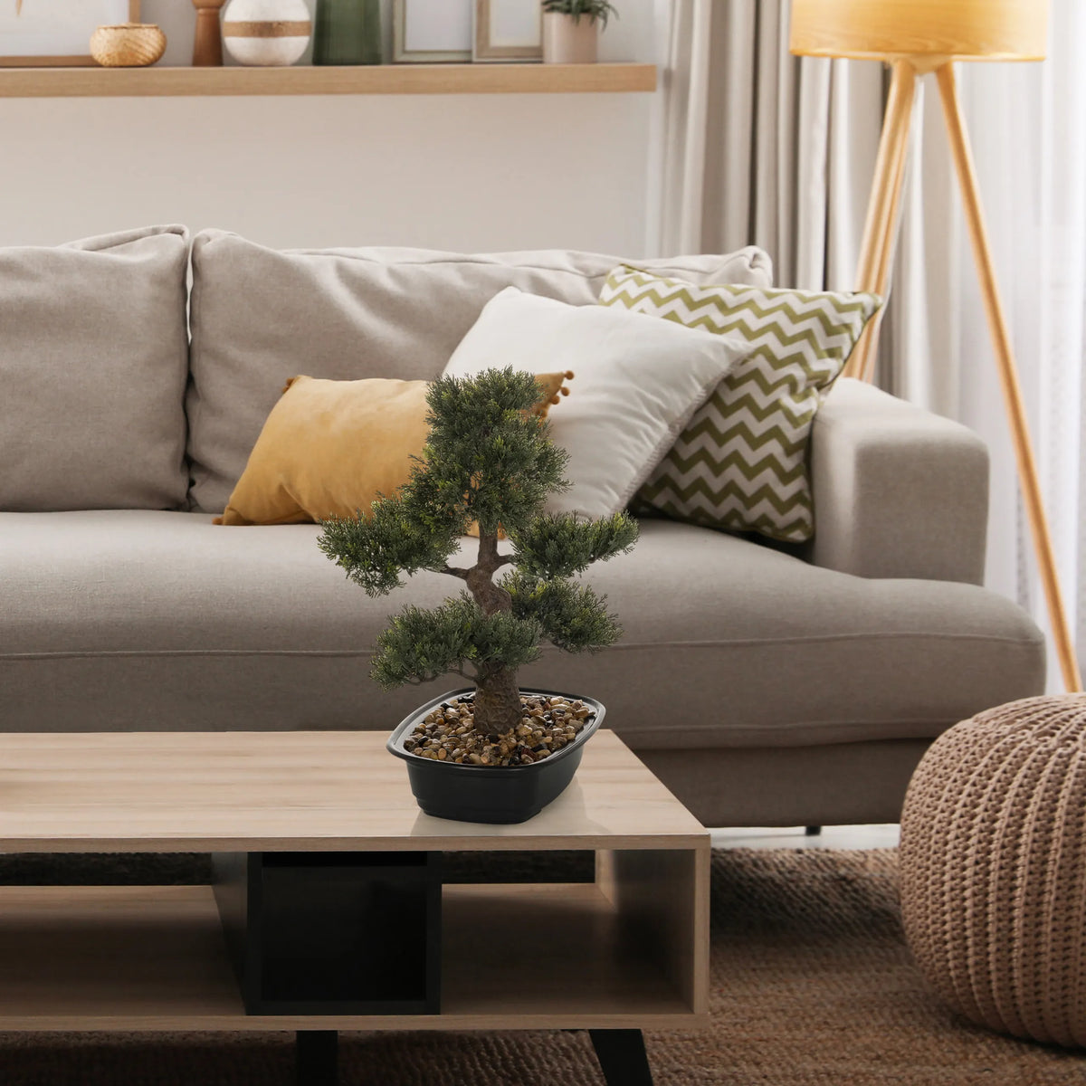 Kunstig plante BONSAI i form af en lille bonsai med grønne blade i en sort plantekrukke fra hjh OFFICE