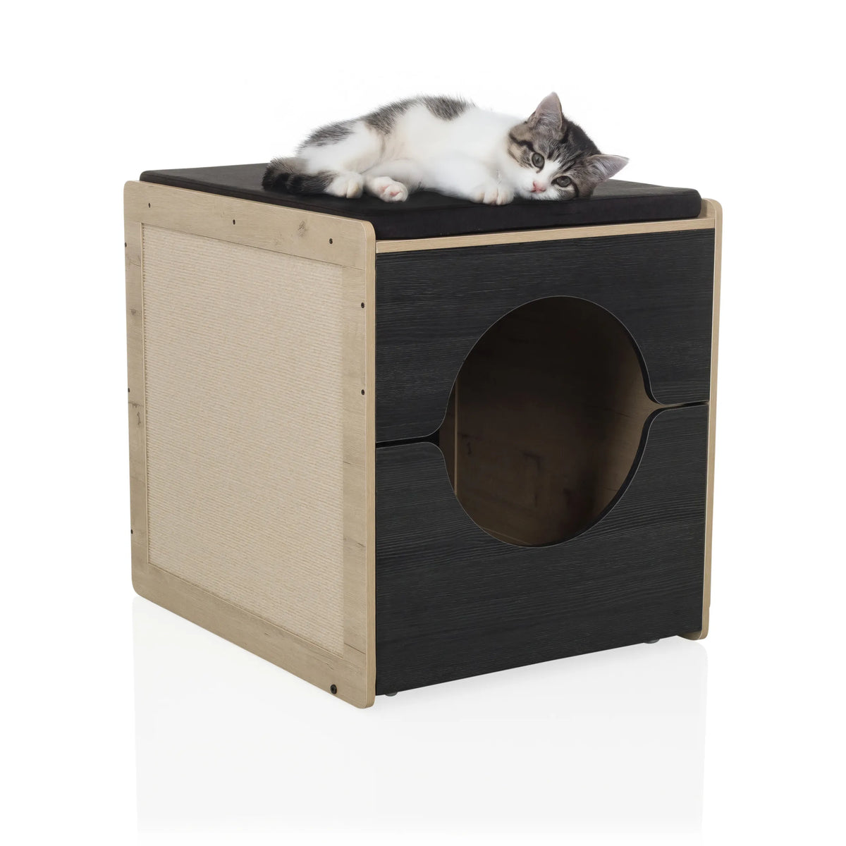 Kattehus KITTY PAWBOX 2 i sort og eg med en liggende kat på taget fra hjh LIVING
