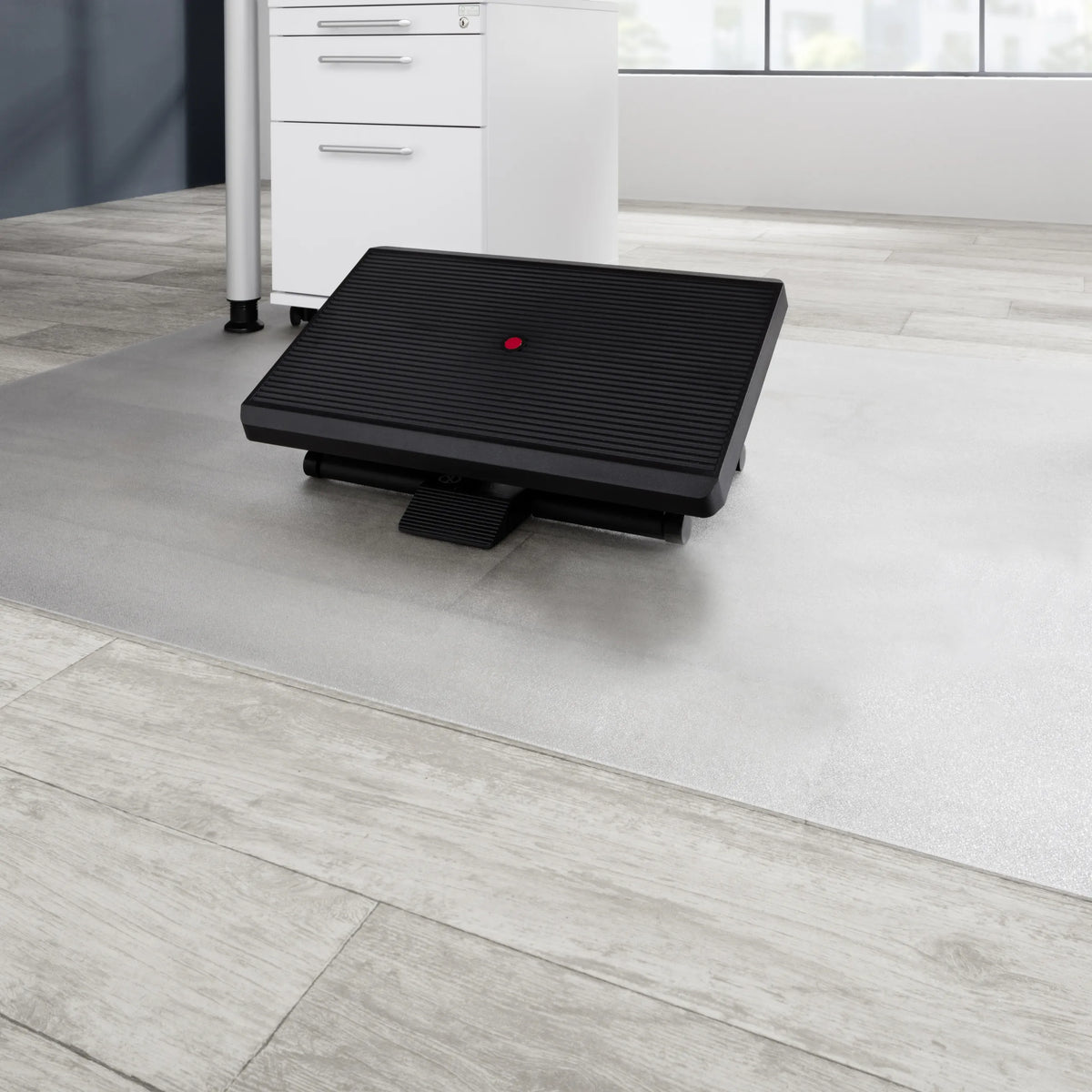 Sort PIEDINO STRIPE PRO fodstøtte med rillet overflade og rød knap fra hjh OFFICE