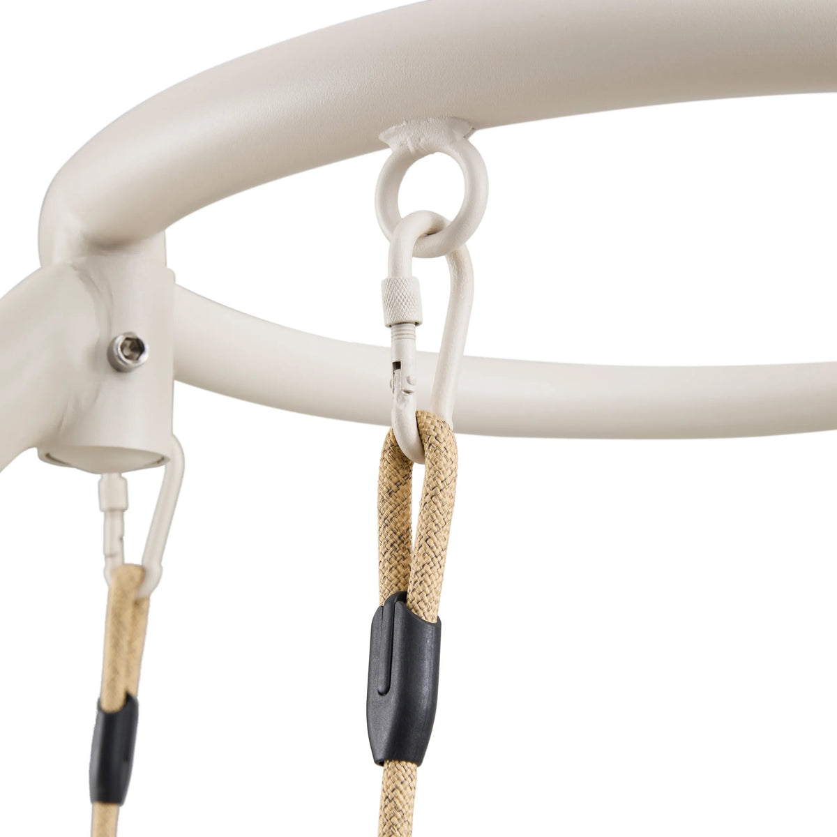 Ophæng med metalring og beige reb til Skylo hængestol fra hjh LIVING