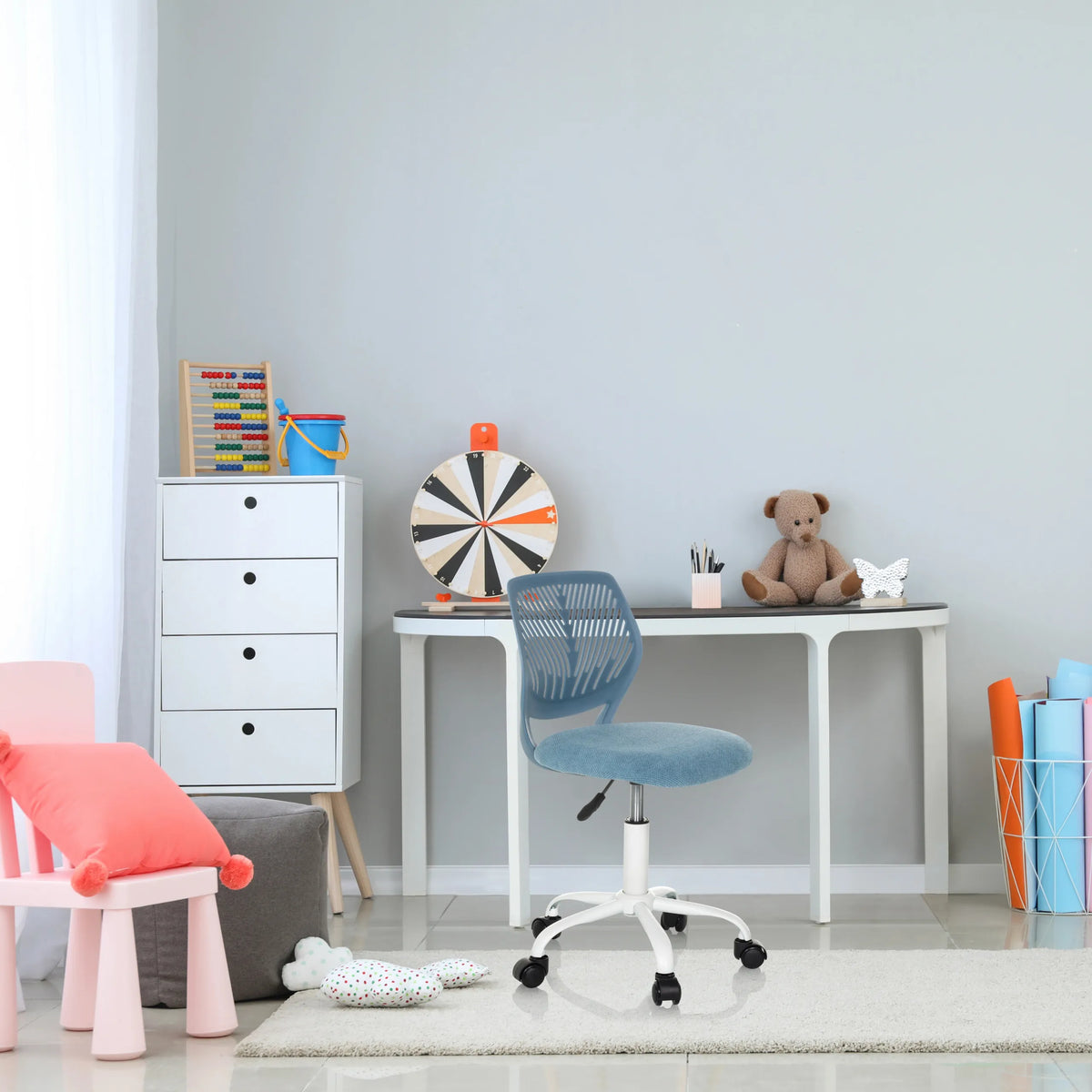 Blå Drejestol til børn KID QW med et buet ryglæn og hjul fra hjh OFFICE