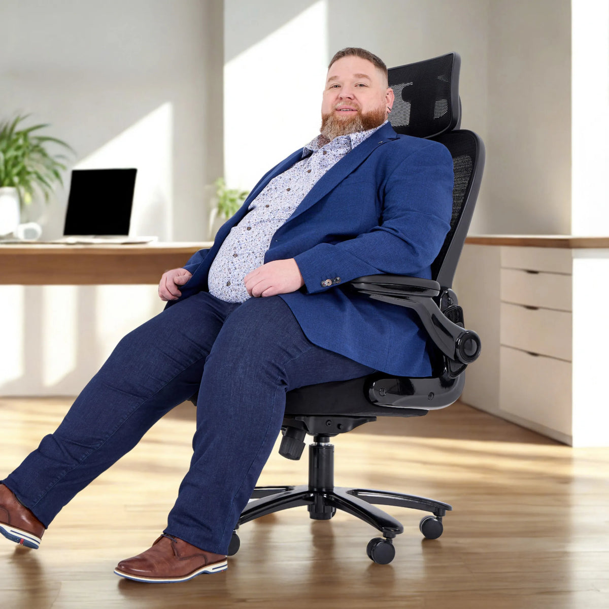 XXL drejestol INSTRUCTOR SW I PRO i sort med netryglæn og nakkestøtte fra hjh OFFICE