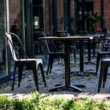 Sort Bistrostol VANTAGGIO BRUSH med matchende bord i et udendørsområde fra hjh OFFICE
