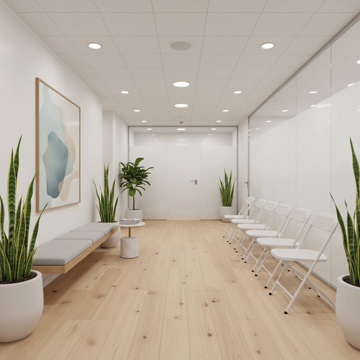 Weiße Outdoor Stühle TUDELA XXL PRO W mit klappbarem Gestell in einer modernen Wartehalle von hjh OFFICE