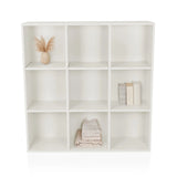 Weißes Regal BJORKE mit neun quadratischen Fächern und Dekorationsgegenständen von hjh LIVING