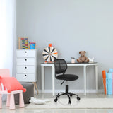 Sort Drejestol til børn KID QB med netryglæn og hjul ved et hvidt skrivebord fra hjh OFFICE