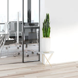Grøn kunstige plante SANSEVIERIA i en hvid potte på et sidebord fra hjh OFFICE