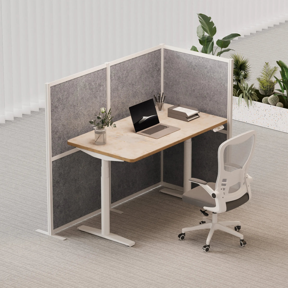 Grå Flexmiut Modul L skillevægge som afskærmning ved et skrivebord med kontorstol fra hjh OFFICE