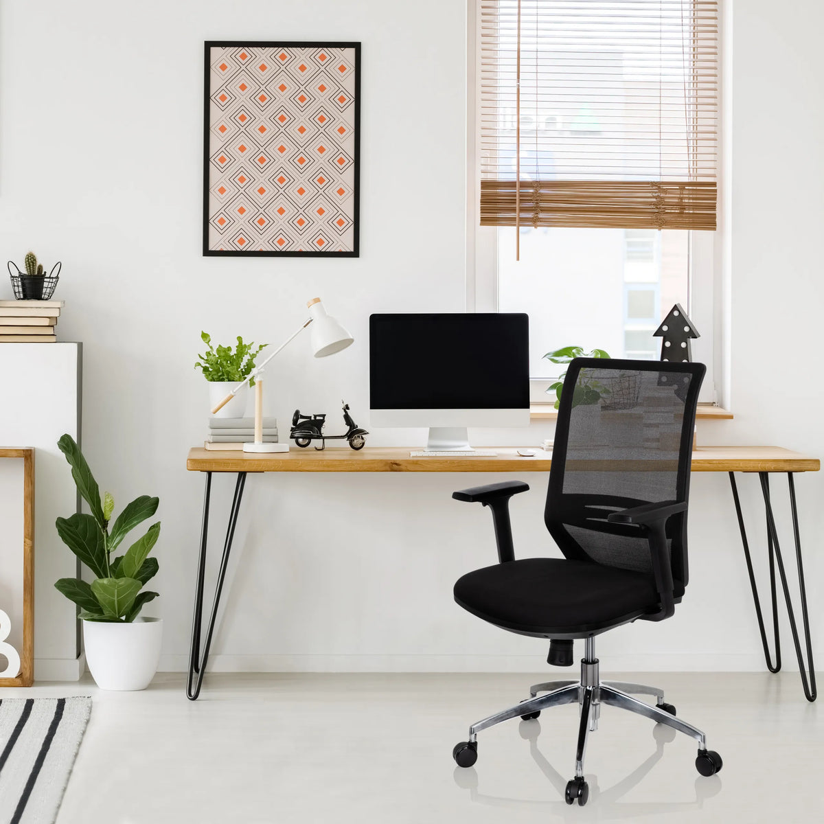 Sort Professionel kontorstol PROFONDO med netryglæn og forkromet fodkryds fra hjh OFFICE