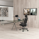 Sort professionel kontorstol NOVA i læder ved et skrivebord i et moderne indrettet kontor fra hjh OFFICE