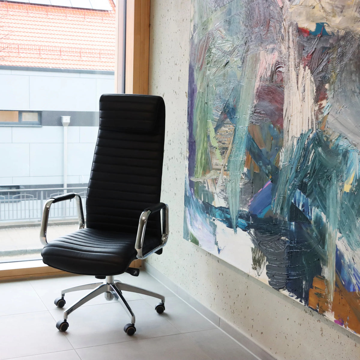 Luksus-chefstol ASPERA 20 i sort med quiltet polstring og kromstel fra hjh OFFICE