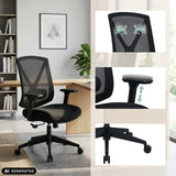 Professionel kontorstol Mirou i sort med netryg, justerbare armlæn og stjernefod fra hjh OFFICE (AI-genereret billede)