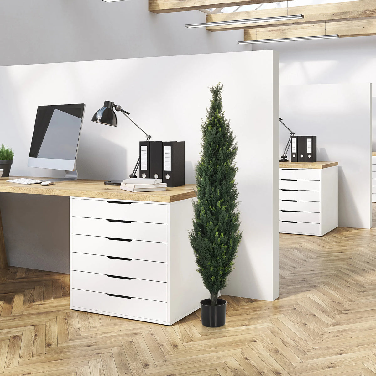 Grøn kunstige plante CEDRUS i en sort potte på kontoret fra hjh OFFICE