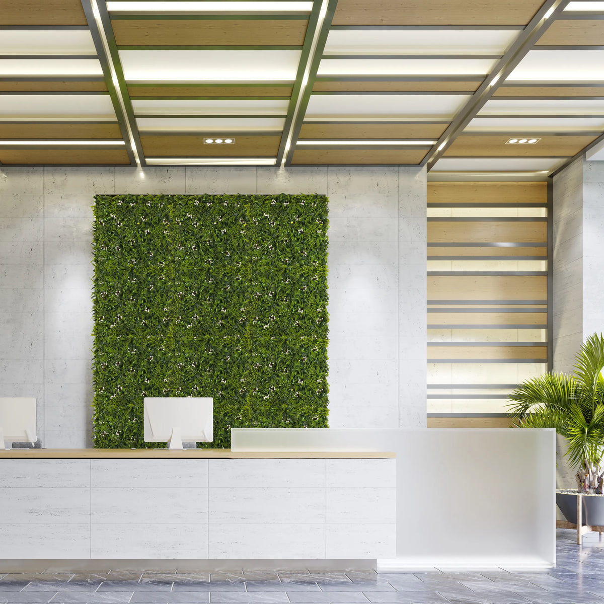 Grøn plantemåtte MORE GREEN I som vertikal beplantning på en lys betonvæg i et receptionsområde fra hjh OFFICE