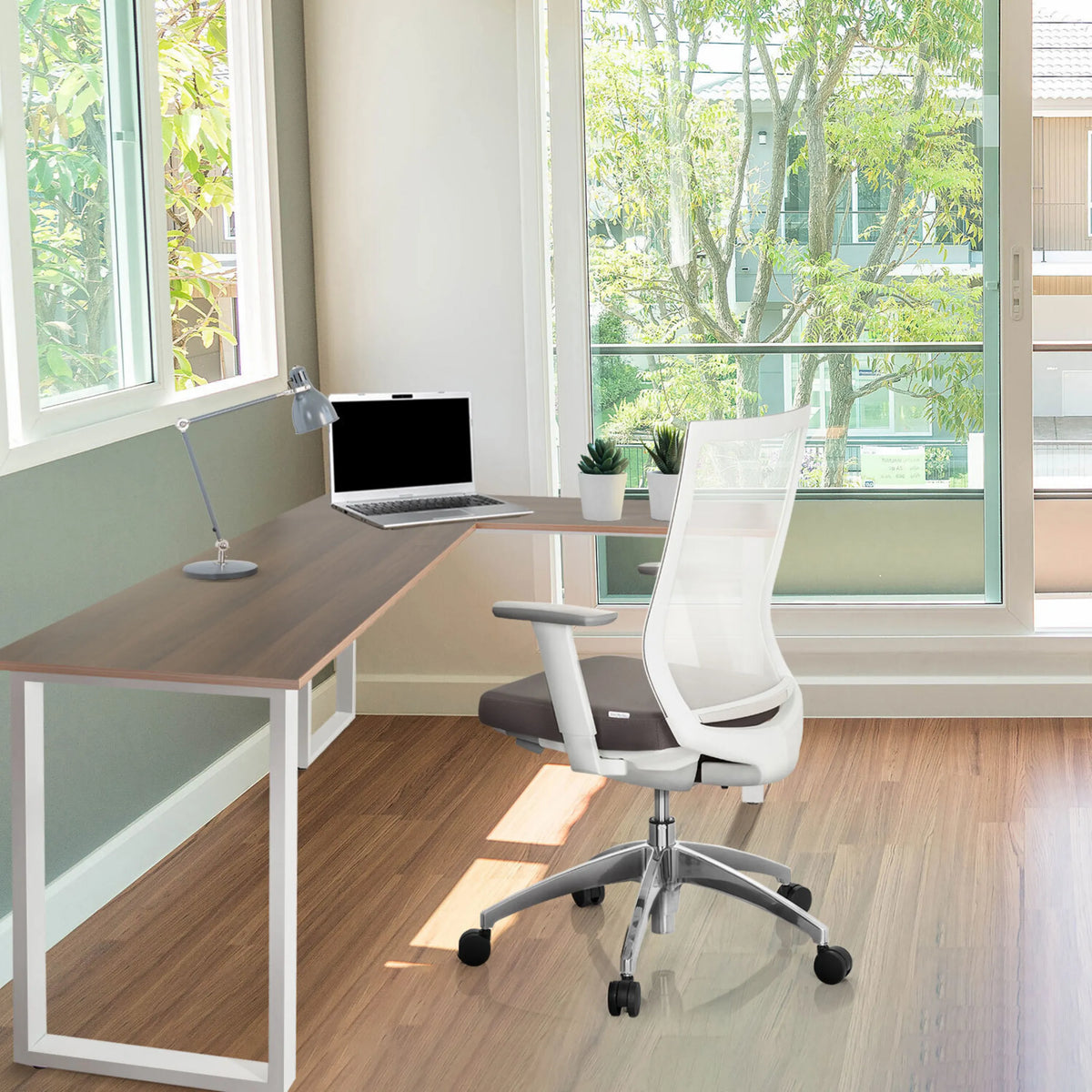 Hjørneskrivebord WORKSPACE BASIC I i valnød og hvid med hvidt stel fra hjh OFFICE