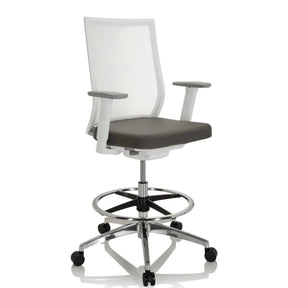 Grå Diskstol ASPEN WORK W med hvid netryg og en fodstøtte i krom fra hjh OFFICE